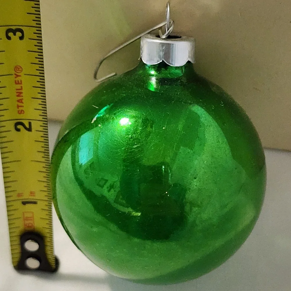Christmas Tree Ornaments, glass balls, vintage, 12 in box, Santa Land‎ 1972